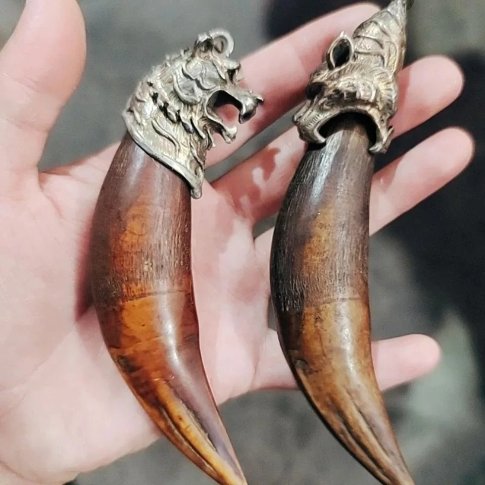 Collection of Chinese Archaize Tibetan Silver Amulet Pendant/Imitation Tiger Tooth Pendant Animal Tooth Pendant Gift
Collection of Chinese Archaize Tibetan Silver Amulet Pendant/Imitation Tiger Tooth Pendant Animal Tooth Pendant Gift