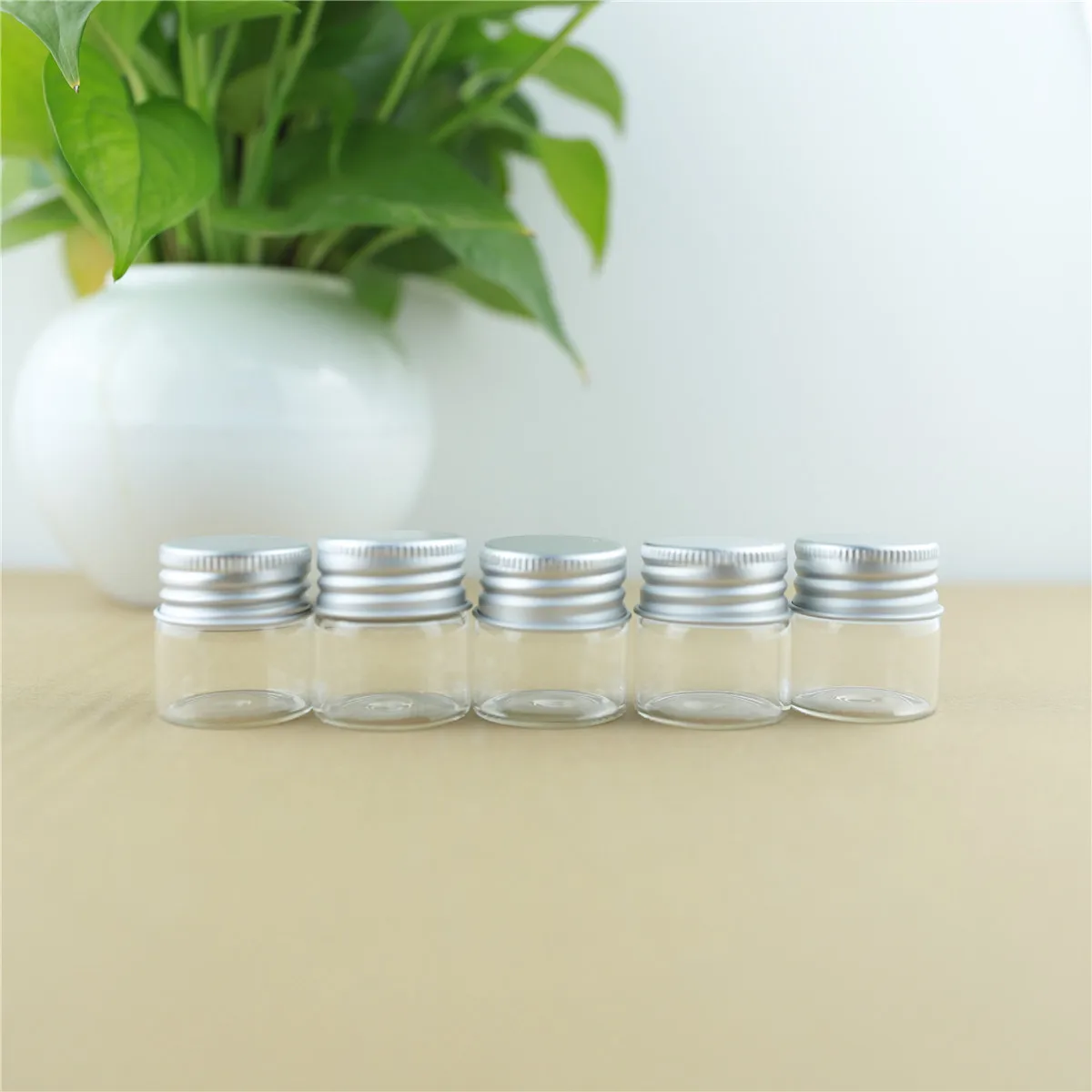 24PCS/lot 30*30mm 10ml Cute Small Glass Bottles Aluminum Caps Glass Jars Vials Transparent Glass Containers Perfume Bottles
24PCS/lot 30*30mm 10ml Cute Small Glass Bottles Aluminum Caps Glass Jars Vials Transparent Glass Containers Perfume Bottles