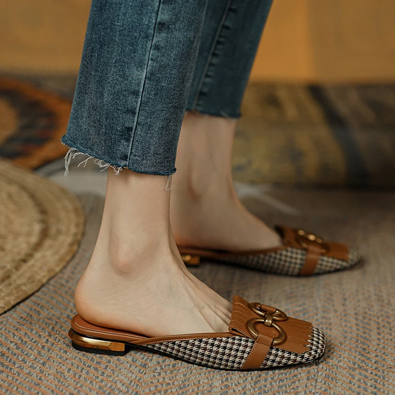 Women Slippers Retro Casual Shoes for Woman 2022 Summer Slip-On Ladies Slides Metal Buckle Low Heel Sandals Shoe Chaussure Femme
Women Slippers Retro Casual Shoes for Woman 2022 Summer Slip-On Ladies Slides Metal Buckle Low Heel Sandals Shoe Chaussure Femme