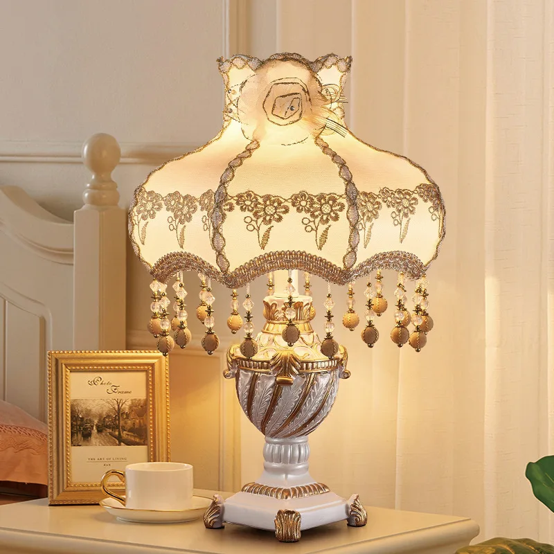 Luxury Europe palace style table light lamp bedroom bedside wedding Classic European style table lamp light with fabric shade
Luxury Europe palace style table light lamp bedroom bedside wedding Classic European style table lamp light with fabric shade