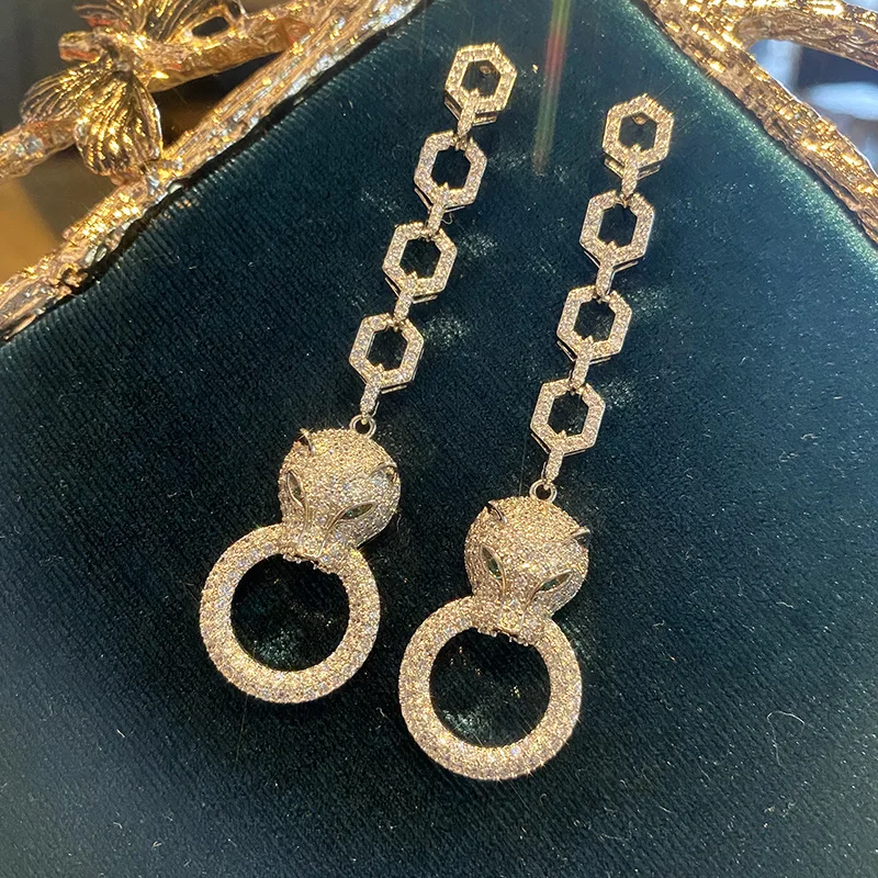 S925 silver needle European and American personalized animal Earrings leopard long earrings micro set Zircon Earrings Female
S925 silver needle European and American personalized animal Earrings leopard long earrings micro set Zircon Earrings Female