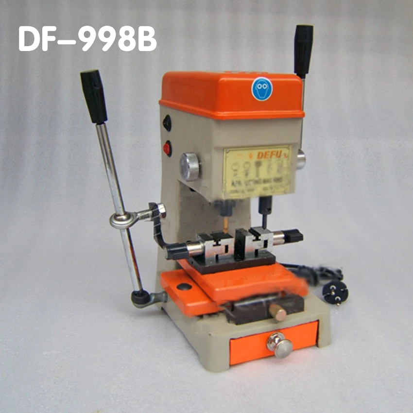1PC DF-998B Copy Key Cutter key cutting machine locksmith tools lock pick set door lock opener key spare part
1PC DF-998B Copy Key Cutter key cutting machine locksmith tools lock pick set door lock opener key spare part