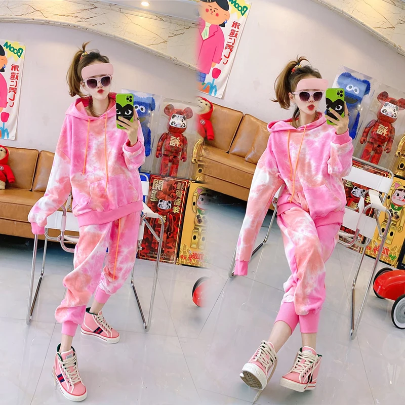 2024 New Women's Spring Autumn Two-piece Fashion Printed Hooded Top + Loose Casual Pants Two-piece Woman Pink Casual Clothing
2024 New Women's Spring Autumn Two-piece Fashion Printed Hooded Top + Loose Casual Pants Two-piece Woman Pink Casual Clothing