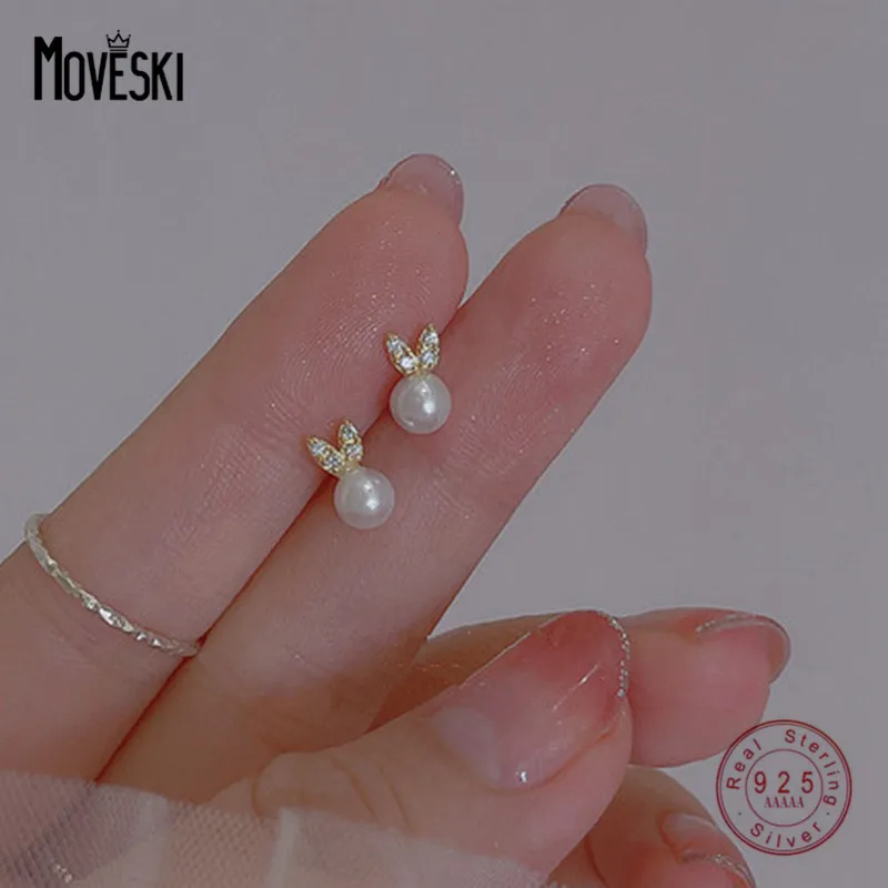 MOVESKI Micro Inlaid Zircon Rabbit Ear Synthetic Pearl Earrings Fashion 925 Sterling Silver Stud Earrings Women Jewelry
MOVESKI Micro Inlaid Zircon Rabbit Ear Synthetic Pearl Earrings Fashion 925 Sterling Silver Stud Earrings Women Jewelry