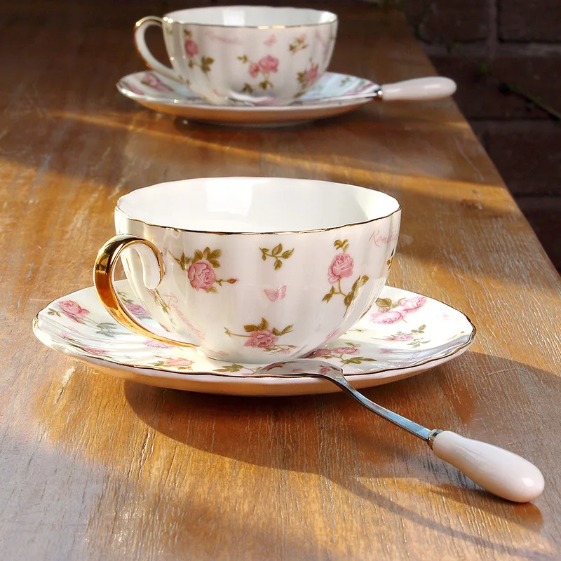 Ceramic Phnom Penh coffee cup set European style small luxury home exquisite afternoon tea cup elegant color bone china cup set
Ceramic Phnom Penh coffee cup set European style small luxury home exquisite afternoon tea cup elegant color bone china cup set