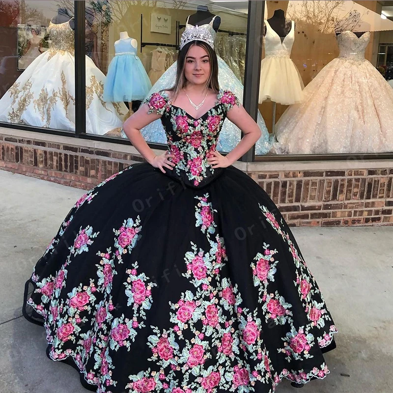 Vestido De 15 Anos Mexican Style Embroidery Lace Quinceanera Dress Off the Shoulder Ball Gown Prom Birthday Party Dress 
Vestido De 15 Anos Mexican Style Embroidery Lace Quinceanera Dress Off the Shoulder Ball Gown Prom Birthday Party Dress