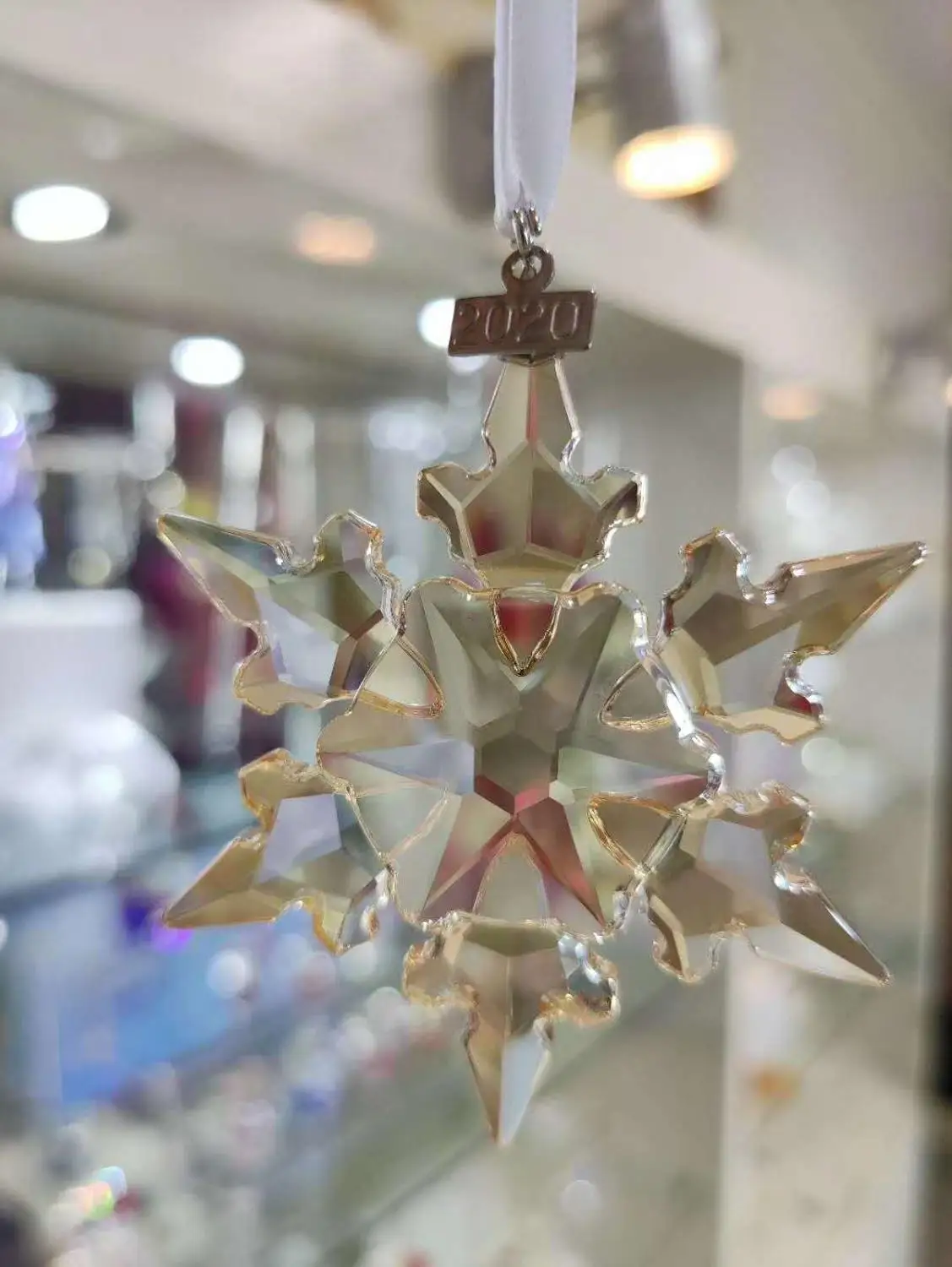 2020 Golden Austria Crystal Snowflake Car Pendant Christmas Snowflake Charms Hanging Ornaments Car Decoration golden star
2020 Golden Austria Crystal Snowflake Car Pendant Christmas Snowflake Charms Hanging Ornaments Car Decoration golden star