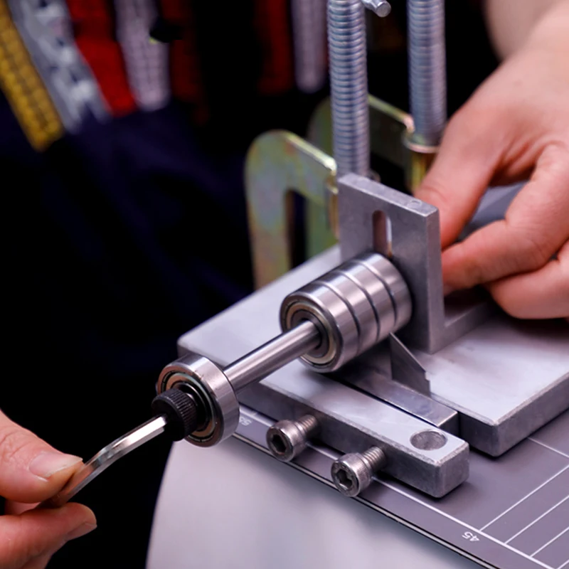 Резак по металлу, Станок для резки кожи, Инструменты для резки кожи ручной работы, Резка кожи, Ремень для открытия, Производство плечевых ремней
Резак по металлу, Станок для резки кожи, Инструменты для резки кожи ручной работы, Резка кожи, Ремень для открытия, Производство плечевых ремней