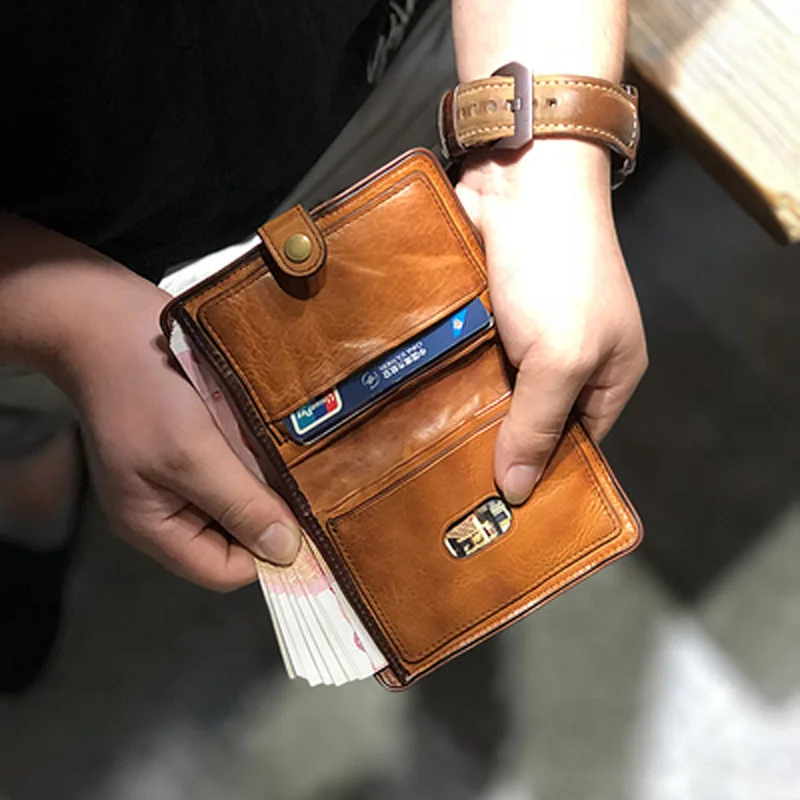 Original handmade vegetable tanned first layer cowhide men's short wallet retro leather wallet with driver's license
Original handmade vegetable tanned first layer cowhide men's short wallet retro leather wallet with driver's license