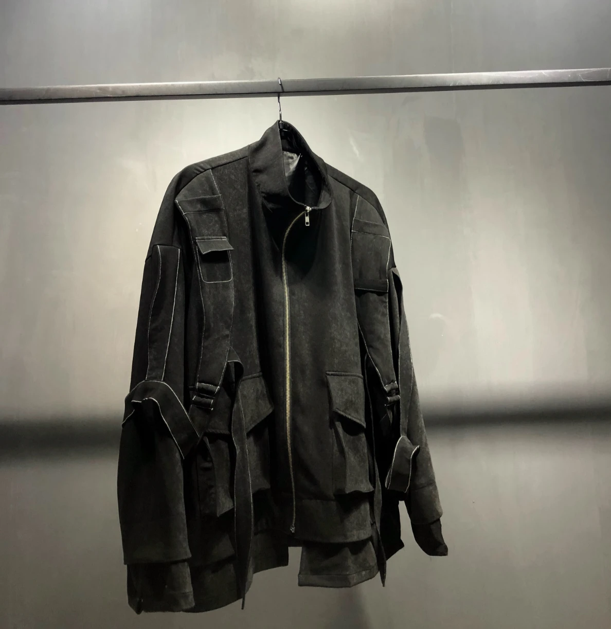 2021 Original design super loose oversize black hip-hop rap jacket for men and women
2021 Original design super loose oversize black hip-hop rap jacket for men and women
