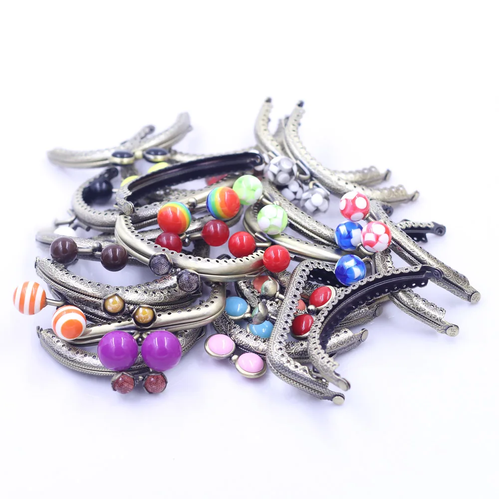 1Pc Bronze Tone Arch Metal Purse Frame Clasp Lock Clutch Handle Buckle Sewing Holes DIY Handbag Accessories 8.5cm
1Pc Bronze Tone Arch Metal Purse Frame Clasp Lock Clutch Handle Buckle Sewing Holes DIY Handbag Accessories 8.5cm