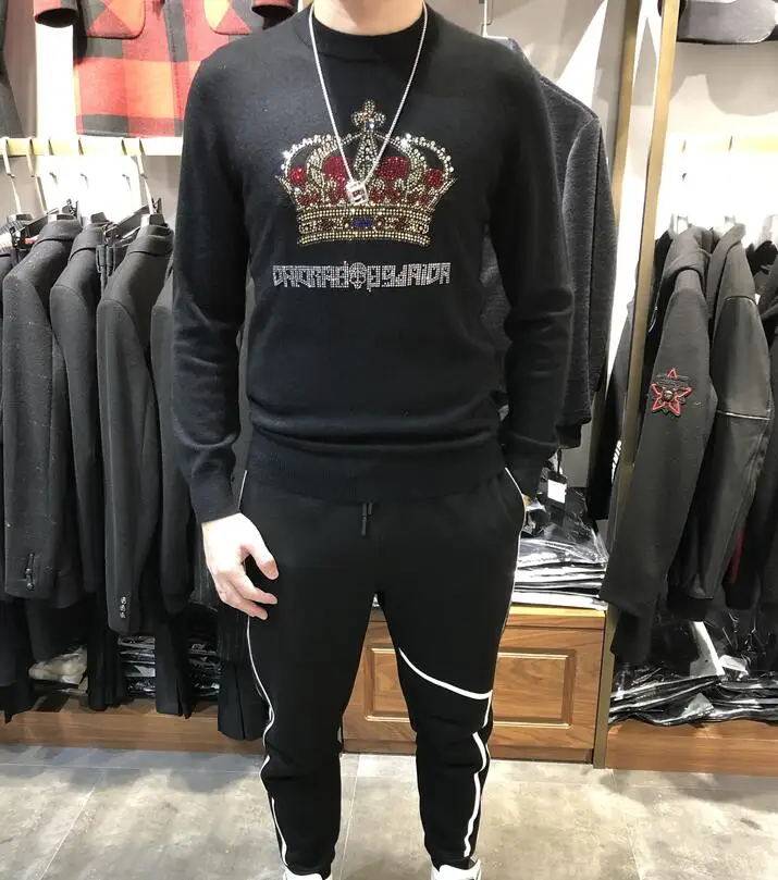 Autumn winter man's sweater men's winter sweater 2020 new Korean crown hot drill crew neck man sweater fashion
Autumn winter man's sweater men's winter sweater 2020 new Korean crown hot drill crew neck man sweater fashion