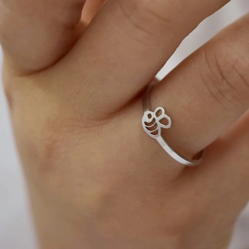 Europe and The United States Popular, Small Bee Ring Small Fresh Titanium Steel Furnace Vacuum Plating.Give Gifts To Friends.
Europe and The United States Popular, Small Bee Ring Small Fresh Titanium Steel Furnace Vacuum Plating.Give Gifts To Friends.