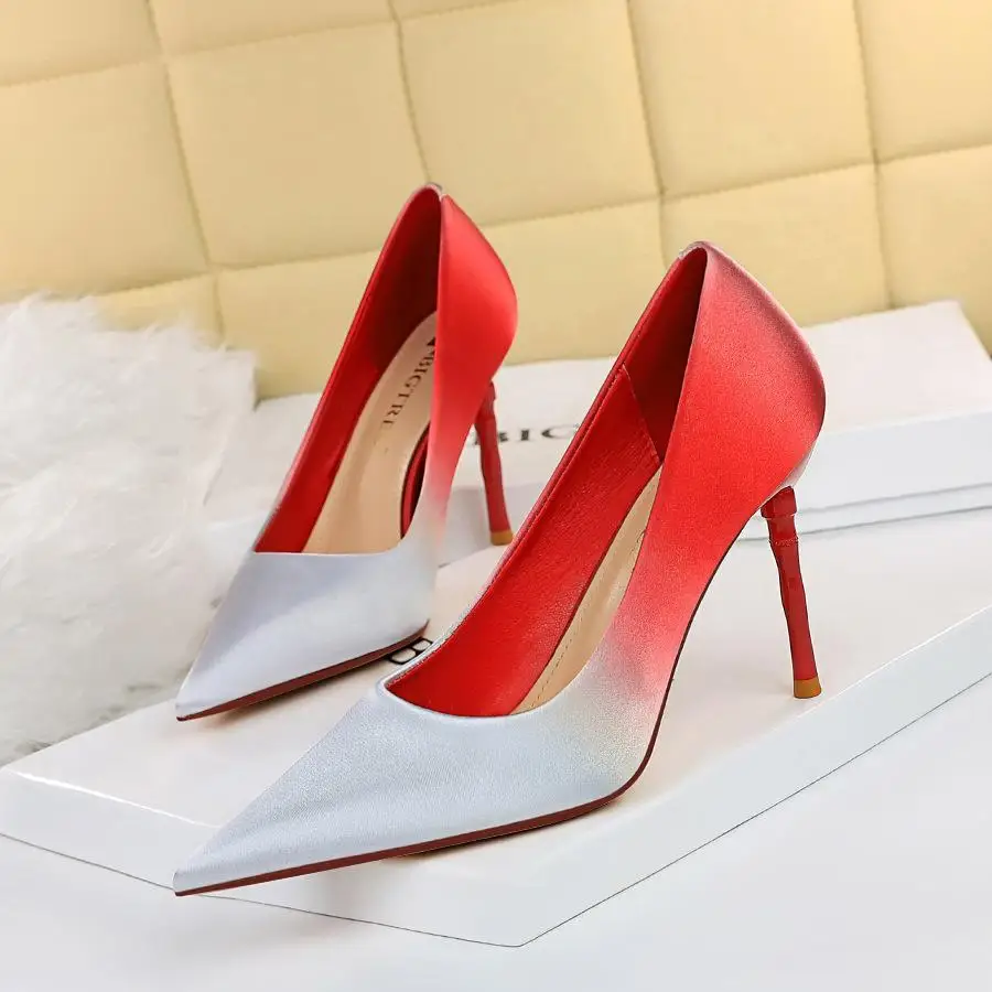 Korean High Heels Women's New Thin Heels High Heels Light Mouth Pointed Silk Color Matching Color Gradient Single Shoes
Korean High Heels Women's New Thin Heels High Heels Light Mouth Pointed Silk Color Matching Color Gradient Single Shoes