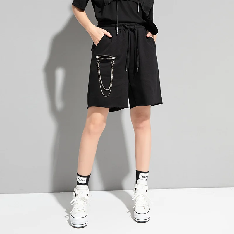 Ladies' Shorts Summer New Classic Dark Personality Chain Decoration Fashion Trend Loose Large Size Casual Shorts
Ladies' Shorts Summer New Classic Dark Personality Chain Decoration Fashion Trend Loose Large Size Casual Shorts
