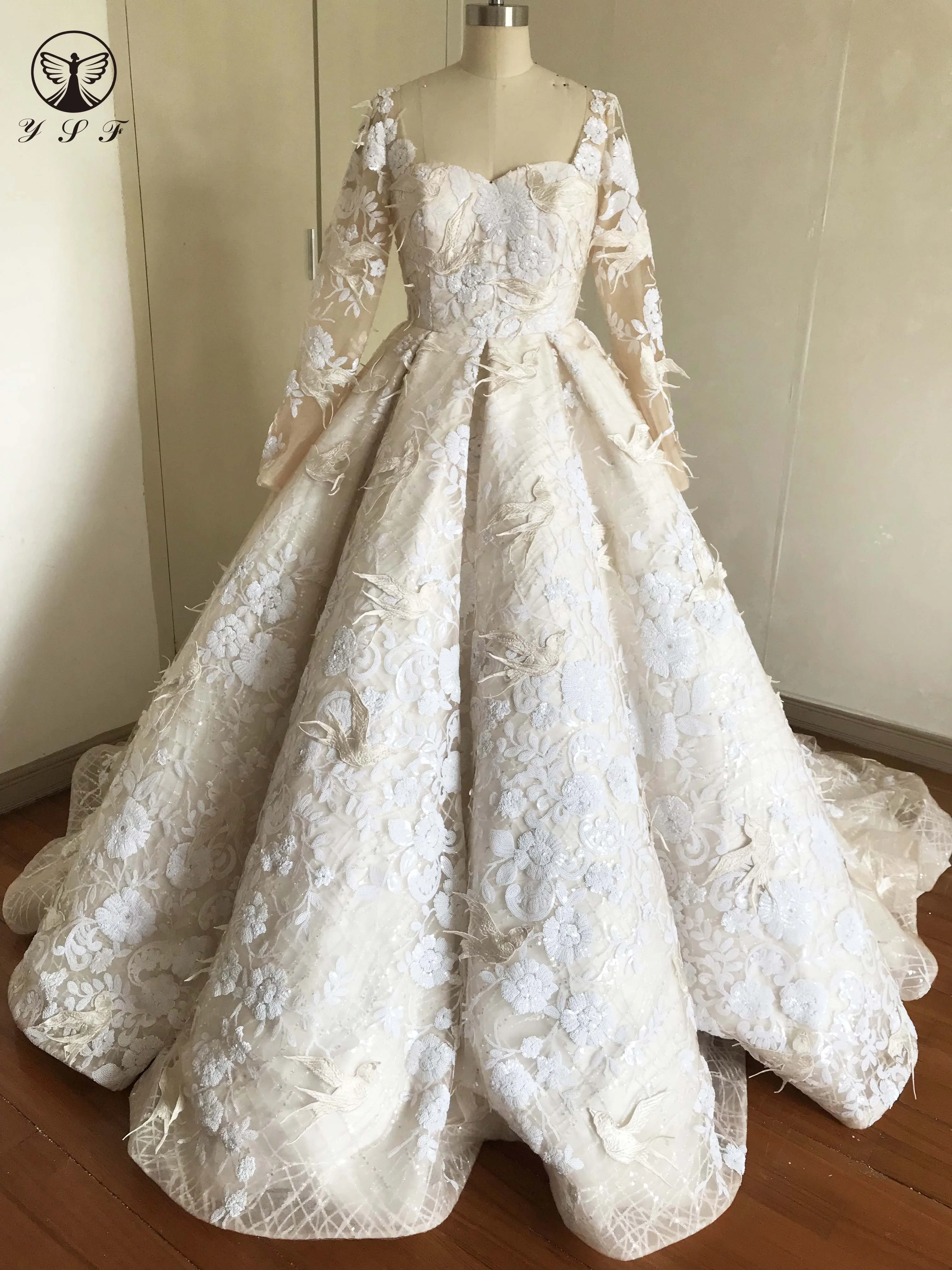 Classic Wedding Dress Square Long Sleeve Puffy Lace Ball Gown Chapel Train Robe De Mariee
Classic Wedding Dress Square Long Sleeve Puffy Lace Ball Gown Chapel Train Robe De Mariee