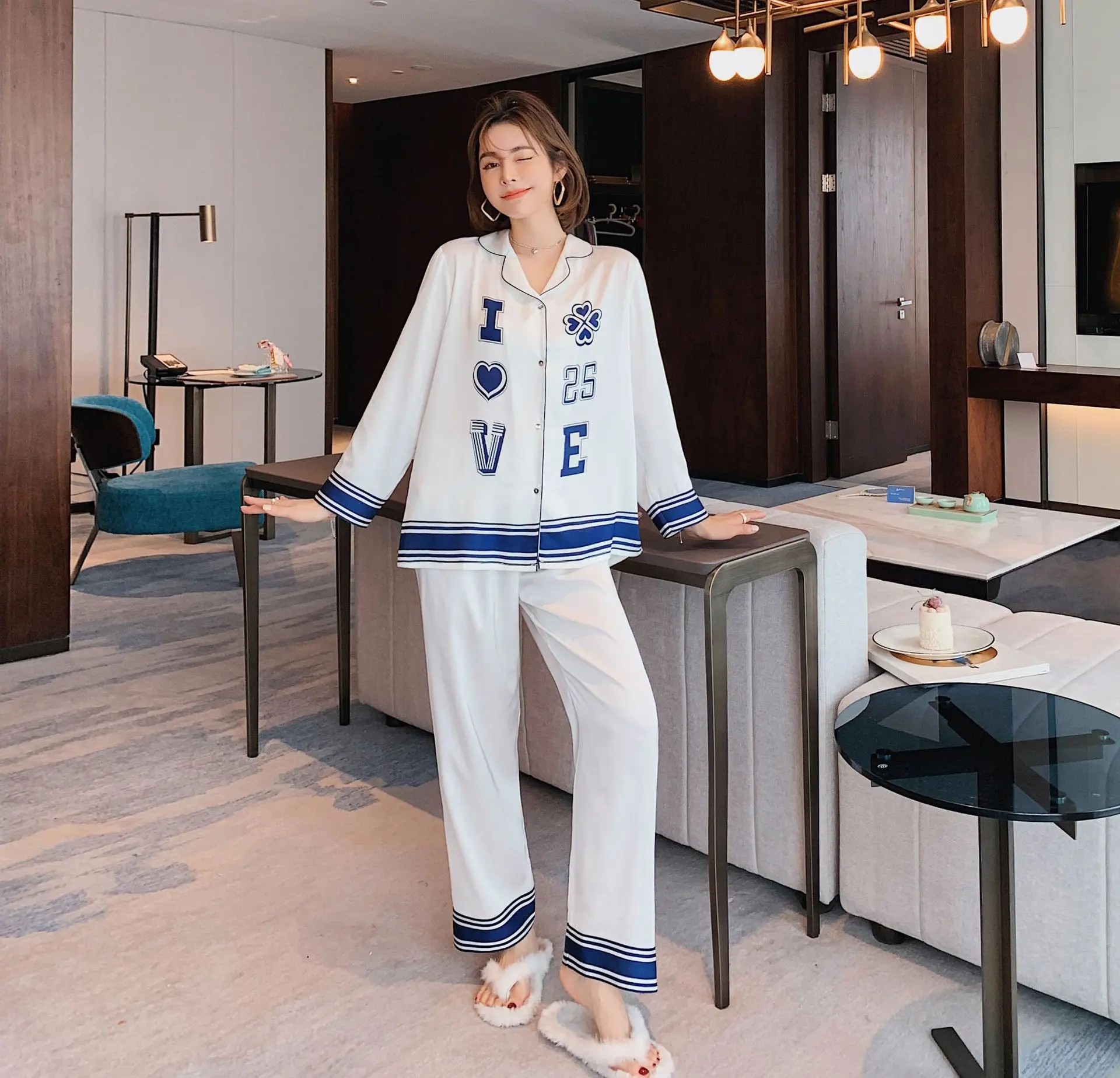 Casual Nightwear 2021 New Home Clothing White Print Letter Female 2PCS Pajamas Suit Patchwork Color Sleep Set Satin Homewear
Casual Nightwear 2021 New Home Clothing White Print Letter Female 2PCS Pajamas Suit Patchwork Color Sleep Set Satin Homewear