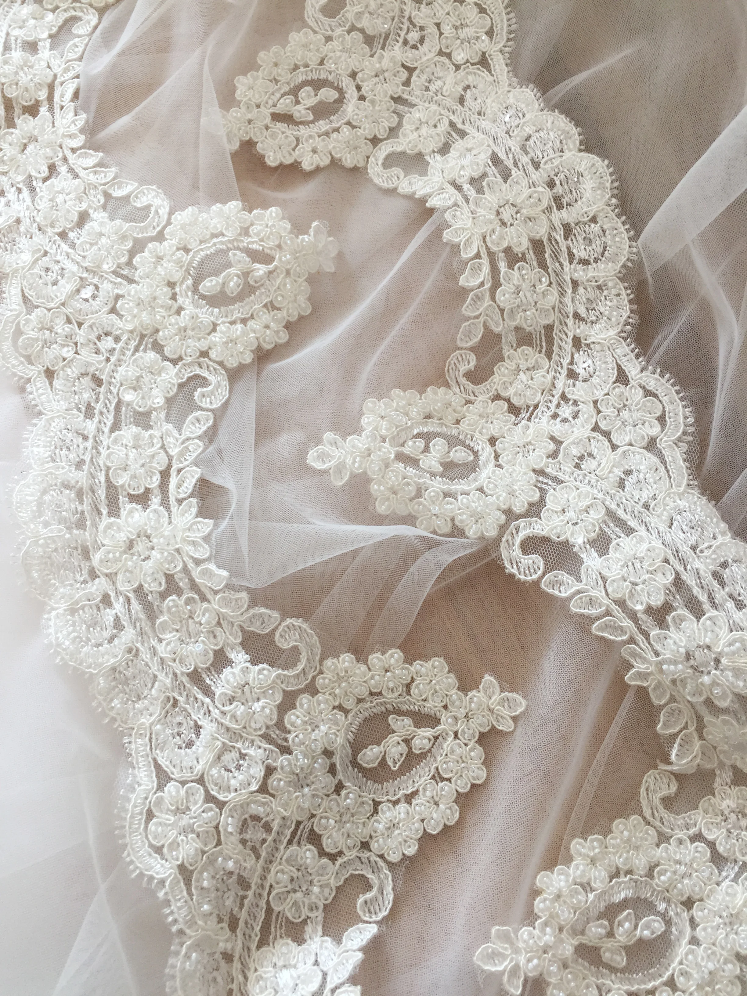 small scallop lace trim beaded lace boarder bridal dress lace trim DIY veil lace trim
small scallop lace trim beaded lace boarder bridal dress lace trim DIY veil lace trim