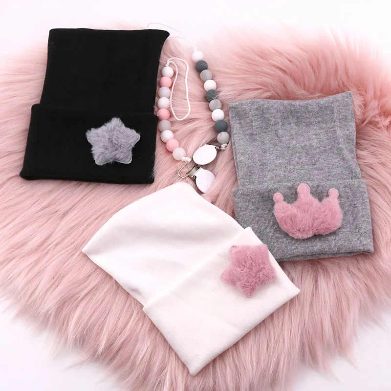 Baby Girl Fur star Cotton hat with Baby Silicone Pacifier Metal Clip Sets Baby Boy Beanies Bonnets Newborn Photography Props
Baby Girl Fur star Cotton hat with Baby Silicone Pacifier Metal Clip Sets Baby Boy Beanies Bonnets Newborn Photography Props