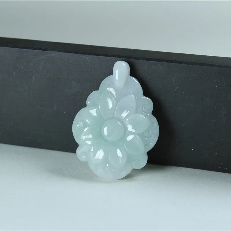 Natural Myanmar jadeite hand-carved flower pendant simple retro pendant temperament jewellery fashion for women men lucky
Natural Myanmar jadeite hand-carved flower pendant simple retro pendant temperament jewellery fashion for women men lucky