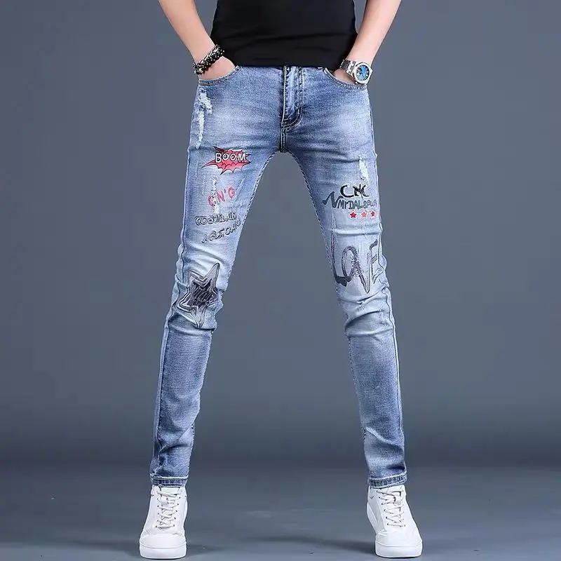 Korea Version Men’s Ripped Blue Jeans, High Quality Slim Stretch Jeans,Light Luxury Print Jeans, Stylish Sexy Street Jeans;
Korea Version Men’s Ripped Blue Jeans, High Quality Slim Stretch Jeans,Light Luxury Print Jeans, Stylish Sexy Street Jeans;
