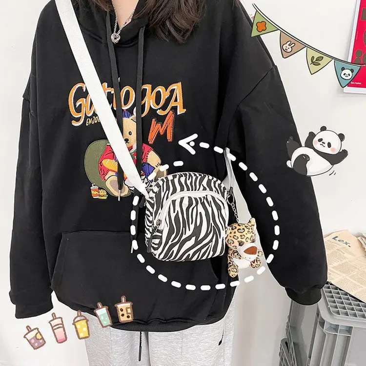 Cute Leopard Canvas Bag Female Messenger 2021 New Wave Korean Ins Style Western Style Shoulder Bag
Cute Leopard Canvas Bag Female Messenger 2021 New Wave Korean Ins Style Western Style Shoulder Bag