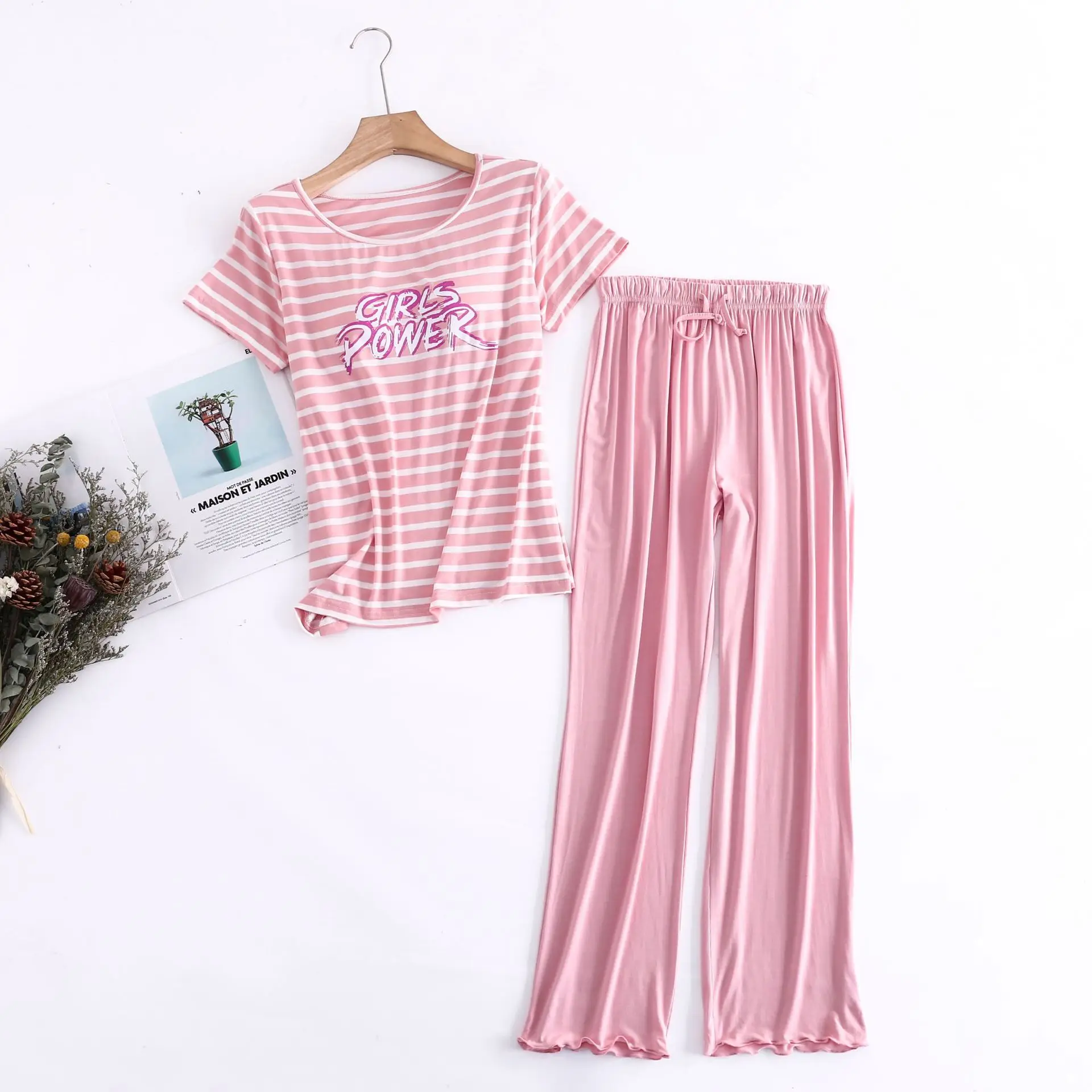 Повседневный комплект пижамы из модала с полосатым принтом, короткими рукавами, вставками на груди и брюками с рюшами, домашний костюм для сна, весна-лето, женская одежда для сна
Повседневный комплект пижамы из модала с полосатым принтом, короткими рукавами, вставками на груди и брюками с рюшами, домашний костюм для сна, весна-лето, женская одежда для сна