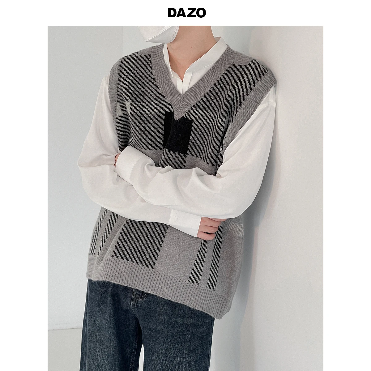 Retro Check Sweater Vest Men's Loose V-neck Knit Sweater Vest Sleeveless Shirt All-match Fashion Sleeveless Sweater Trend
Retro Check Sweater Vest Men's Loose V-neck Knit Sweater Vest Sleeveless Shirt All-match Fashion Sleeveless Sweater Trend