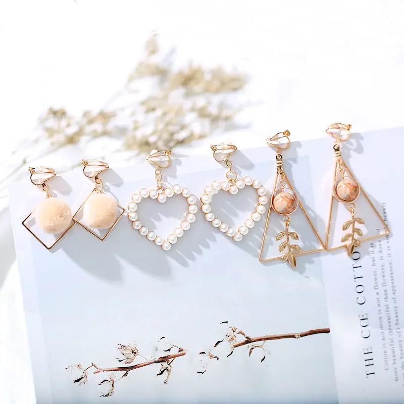 One Set 3 pairs Korea Style Clip on Earrings No Pierced Simple Style Gold-color Geometric Clip Earrings
One Set 3 pairs Korea Style Clip on Earrings No Pierced Simple Style Gold-color Geometric Clip Earrings