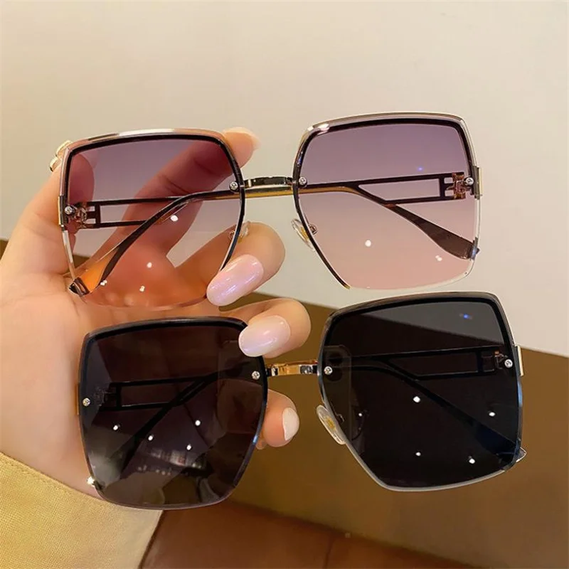 Brand Designer Sunglasses Rimless Sun Glasses Oversize Frame Eyeglasses Anti-UV Spectacles Gradient Color Ornamental Goggle Eyew
Brand Designer Sunglasses Rimless Sun Glasses Oversize Frame Eyeglasses Anti-UV Spectacles Gradient Color Ornamental Goggle Eyew