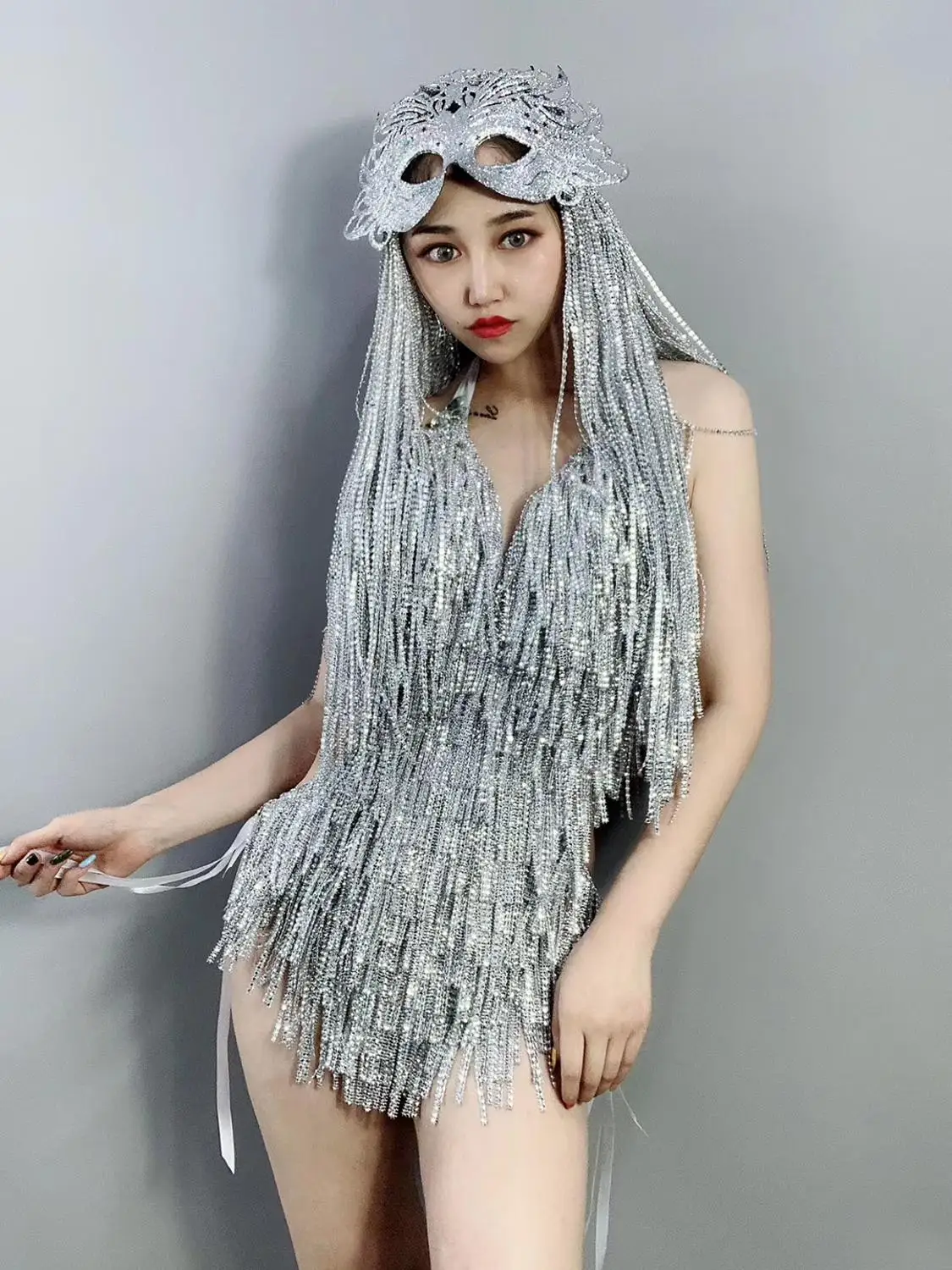 Women New Silver Shining Crystal Tassel Backless Bodysuit Black Fringes Bikini Dance Outfit Sexy Bar Nightclub DJ Singer Costume
Women New Silver Shining Crystal Tassel Backless Bodysuit Black Fringes Bikini Dance Outfit Sexy Bar Nightclub DJ Singer Costume