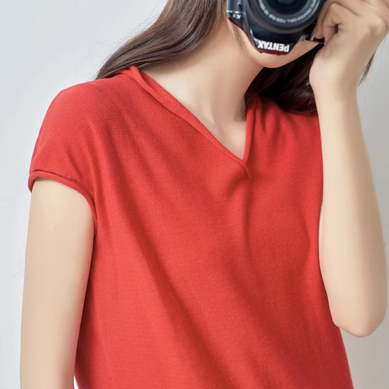 2020 New Summer Women V-neck Loose Short-sleeved Women Pullovers Sweater Solid Color Shirt
2020 New Summer Women V-neck Loose Short-sleeved Women Pullovers Sweater Solid Color Shirt