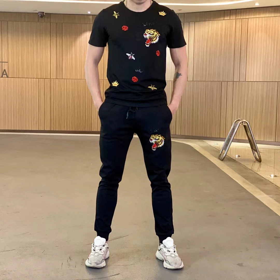 Men's Summer Unique Animal Embroidery Breathable T-Shirt + Trousers Sportswear Outdoor Slim Light
Men's Summer Unique Animal Embroidery Breathable T-Shirt + Trousers Sportswear Outdoor Slim Light