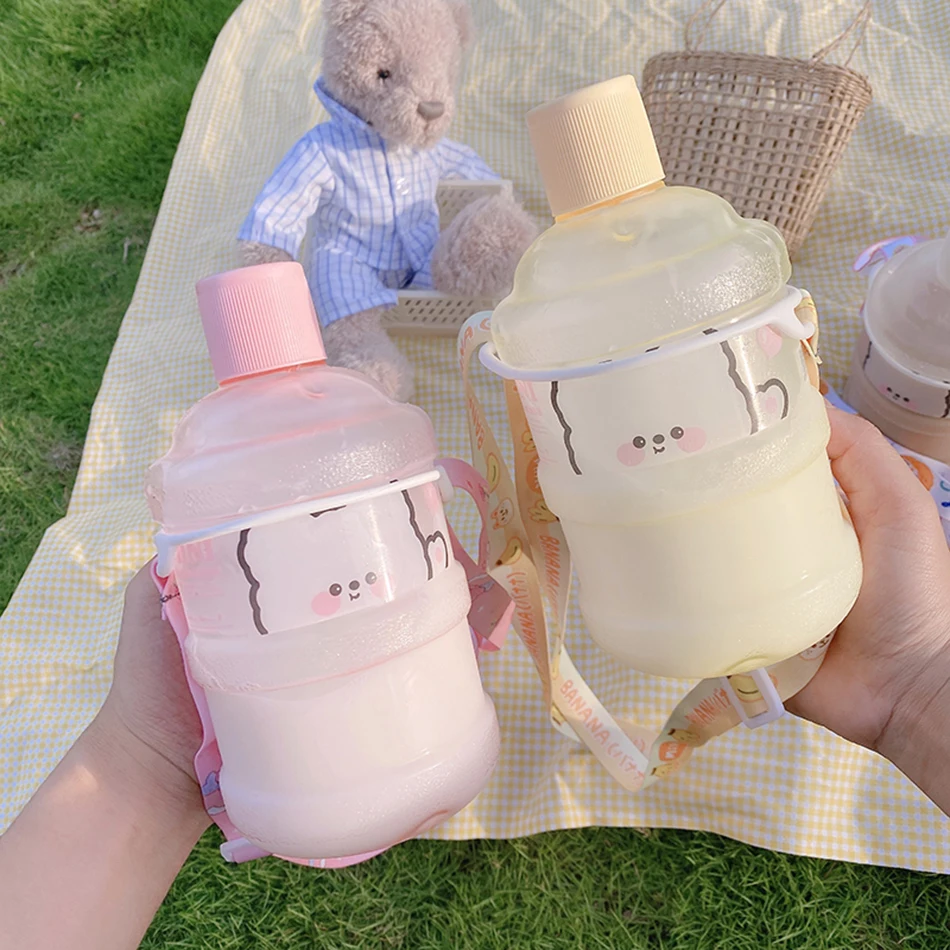 Kawaii 630ml Bear Bucket Plastic Water Bottle Creative Cute Shaker Sport Gourd Milk Cartoon Drinking Cups For Girls Children
Kawaii 630ml Bear Bucket Plastic Water Bottle Creative Cute Shaker Sport Gourd Milk Cartoon Drinking Cups For Girls Children