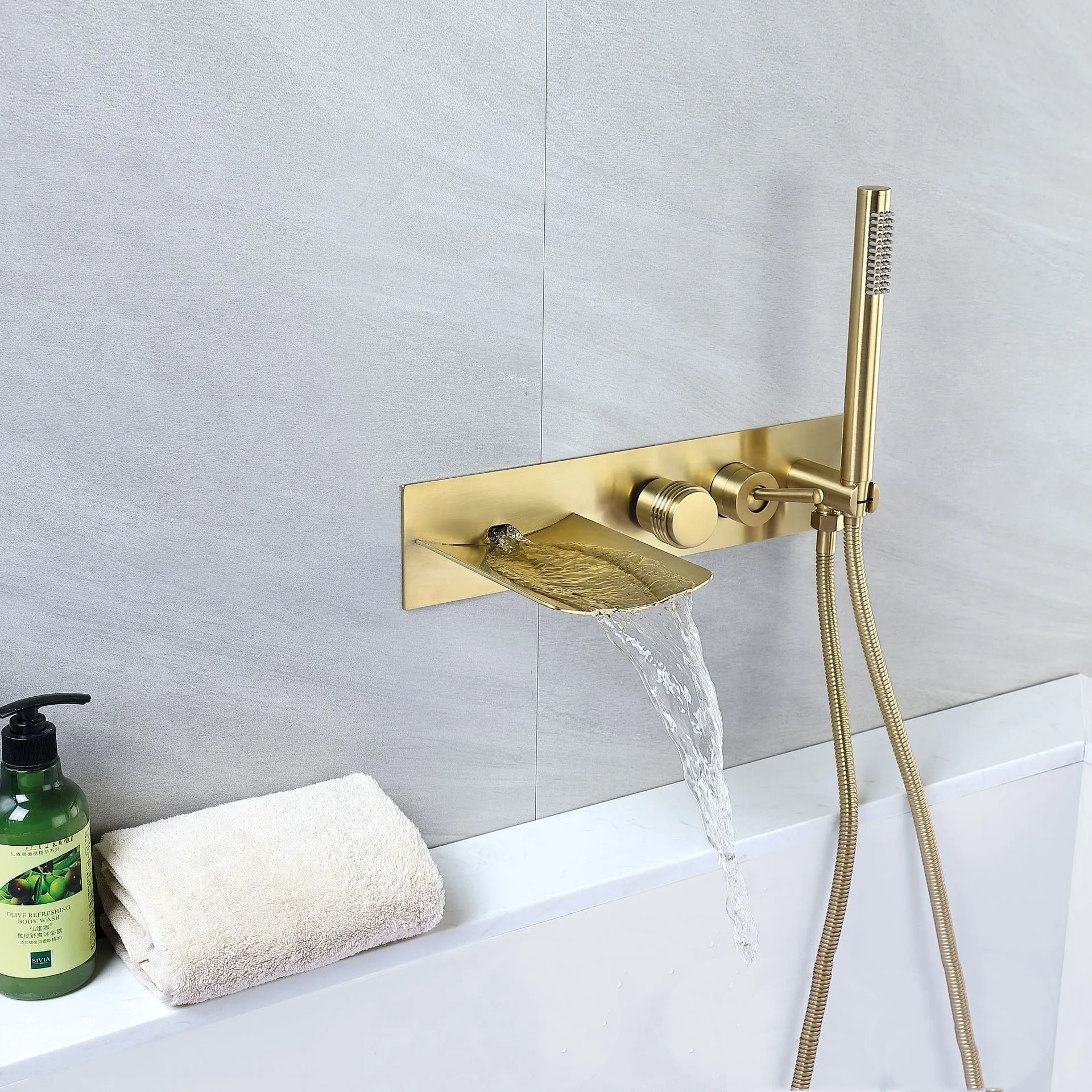 New modern Brass brushed gold bathroom bathtub faucet Wall mounted bathtub shower faucet with handheld shower head Complete set
New modern Brass brushed gold bathroom bathtub faucet Wall mounted bathtub shower faucet with handheld shower head Complete set