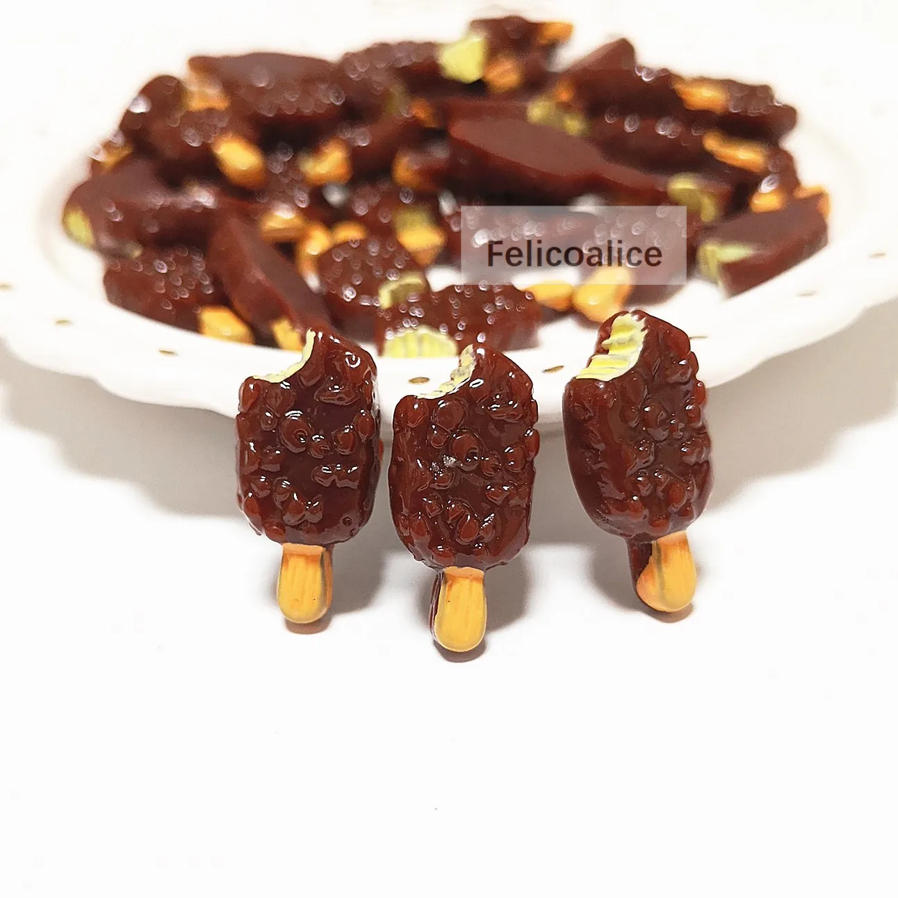100pcs 20*10mm Resin Cute Chocolate Ice Cream Flatback Bottom Cabochons DIY Crafts Mobile Phone Case Accessories
100pcs 20*10mm Resin Cute Chocolate Ice Cream Flatback Bottom Cabochons DIY Crafts Mobile Phone Case Accessories