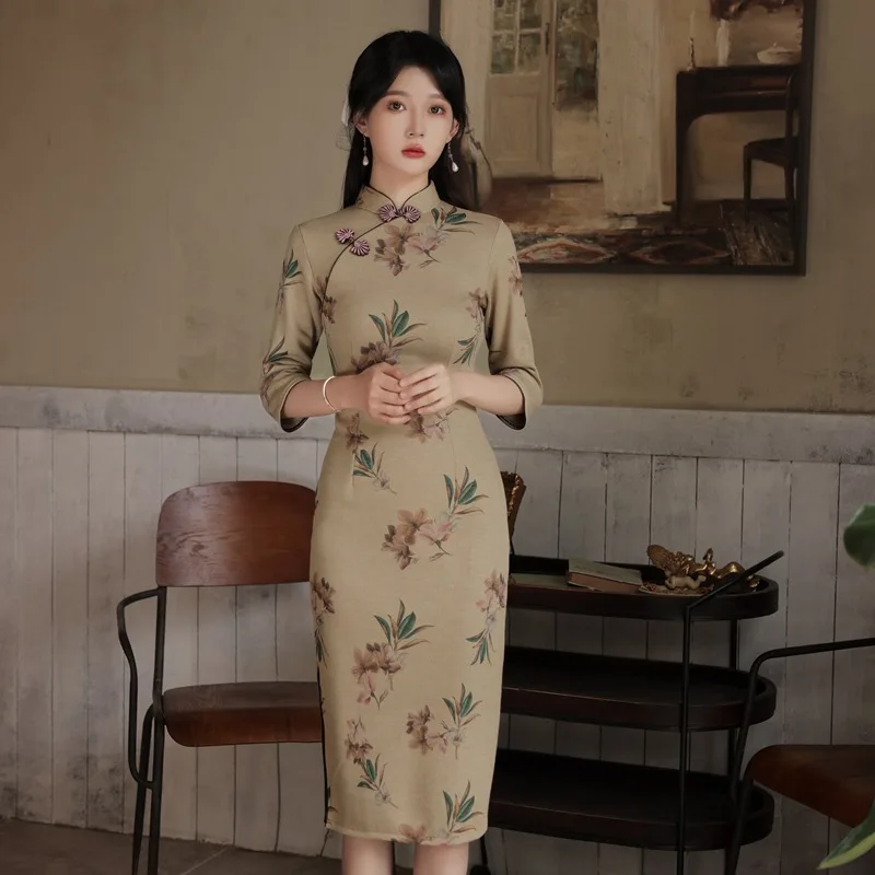 VIntage Cheongsam Chinese Dresses Young Girls Dress Qipao Modern Weding Party Women Cheongsams Sexy Dress Elegant Autumn 2021
VIntage Cheongsam Chinese Dresses Young Girls Dress Qipao Modern Weding Party Women Cheongsams Sexy Dress Elegant Autumn 2021
