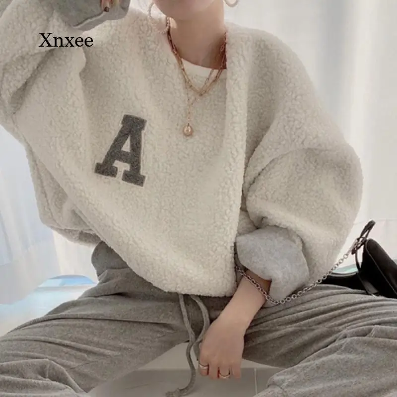 2021 New Korean Autumn and Winter Lamb Wool Warm Sweater Casual Letter Embroidery Pullover Top Super Dalian Hoodie 
2021 New Korean Autumn and Winter Lamb Wool Warm Sweater Casual Letter Embroidery Pullover Top Super Dalian Hoodie