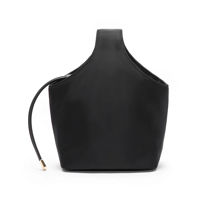 Female summer wild bucket bag new trendy vegetable basket hand bag nylon simple portable canvas bag
Female summer wild bucket bag new trendy vegetable basket hand bag nylon simple portable canvas bag