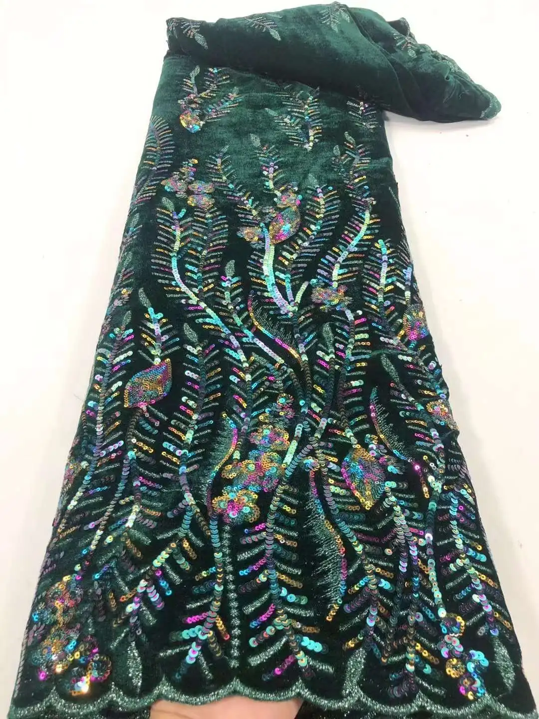 High Quality Velvet Lace Fabric With Sequins African Lace Fabric Embroidery Nigerian Fabric For Women Wedding And Party KXX21147
High Quality Velvet Lace Fabric With Sequins African Lace Fabric Embroidery Nigerian Fabric For Women Wedding And Party KXX21147