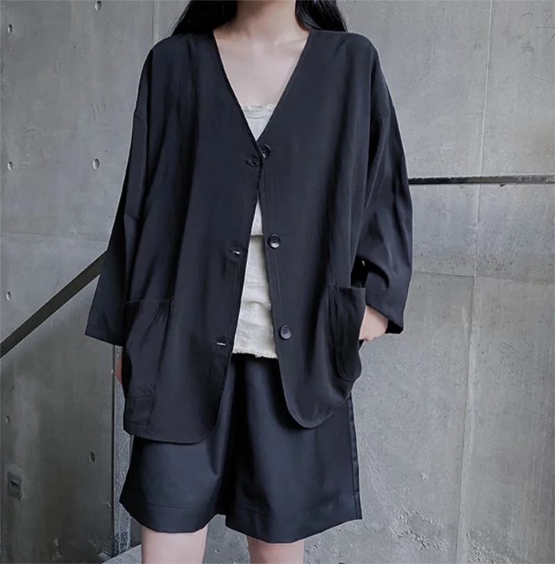 Summer ladies thin cartridge three button V-neck design long sleeve T-shirt, symmetrical pocket sunscreen top, solid color coat
Summer ladies thin cartridge three button V-neck design long sleeve T-shirt, symmetrical pocket sunscreen top, solid color coat