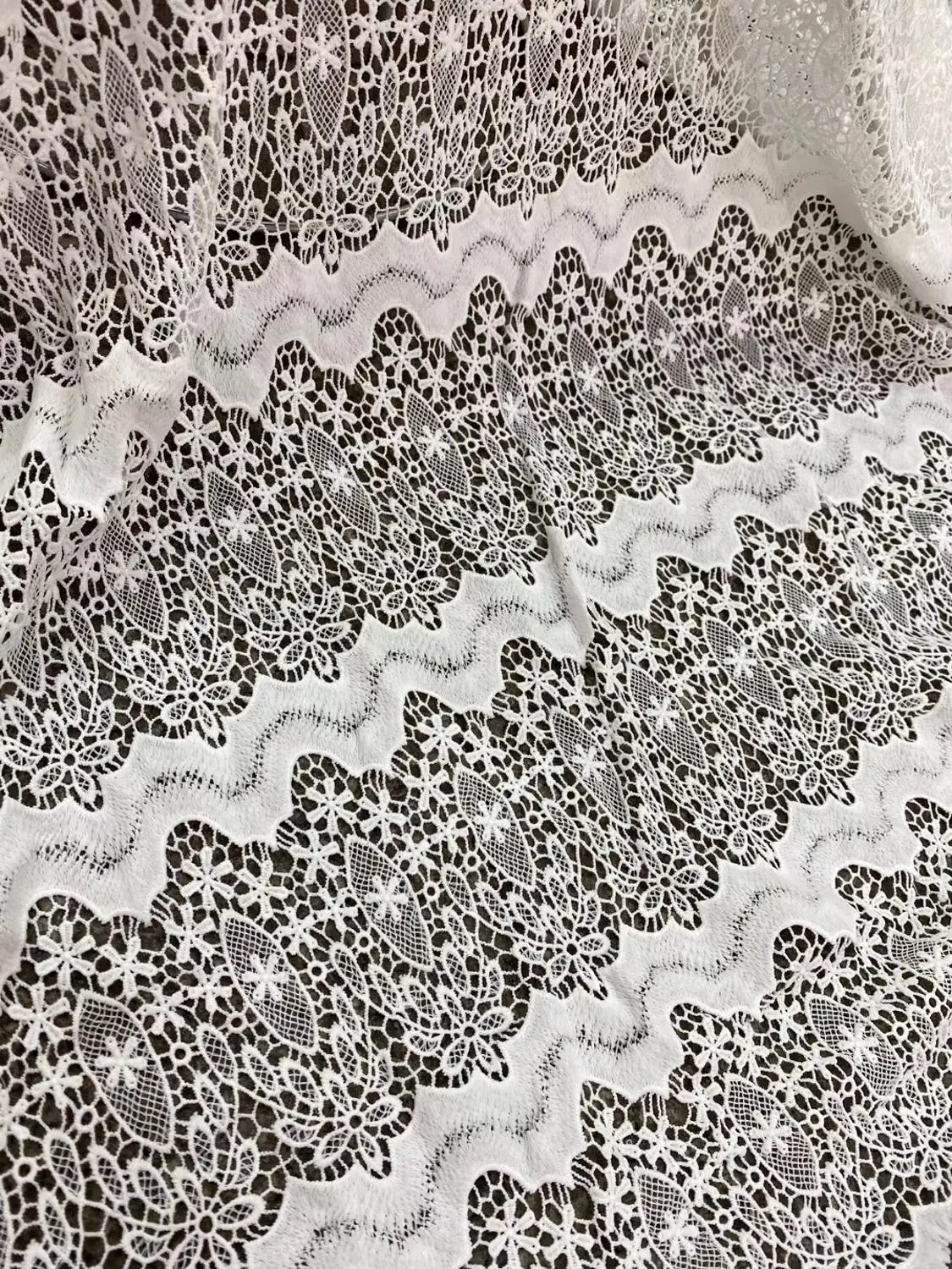 African Lace Fabric 2020 black Guipure Lace Embroiderey African Cord Lace Fabric High Quality Nigeria Lace Fabric BC201
African Lace Fabric 2020 black Guipure Lace Embroiderey African Cord Lace Fabric High Quality Nigeria Lace Fabric BC201