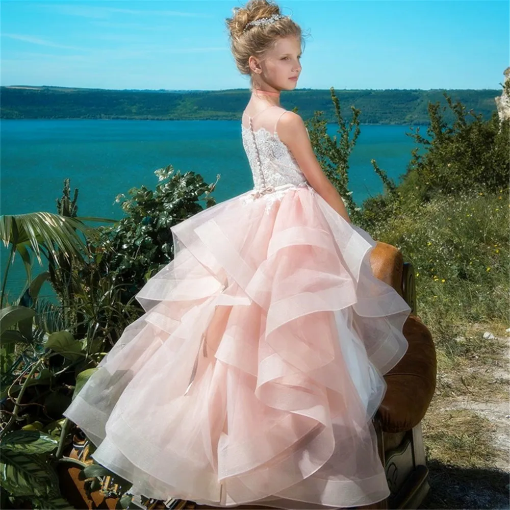 Lovely Flower Girl Dresses for Wedding Birthday Party O-Neck Lace Appliques Ruffles Cascading Floor Length Custom Made Dresses
Lovely Flower Girl Dresses for Wedding Birthday Party O-Neck Lace Appliques Ruffles Cascading Floor Length Custom Made Dresses