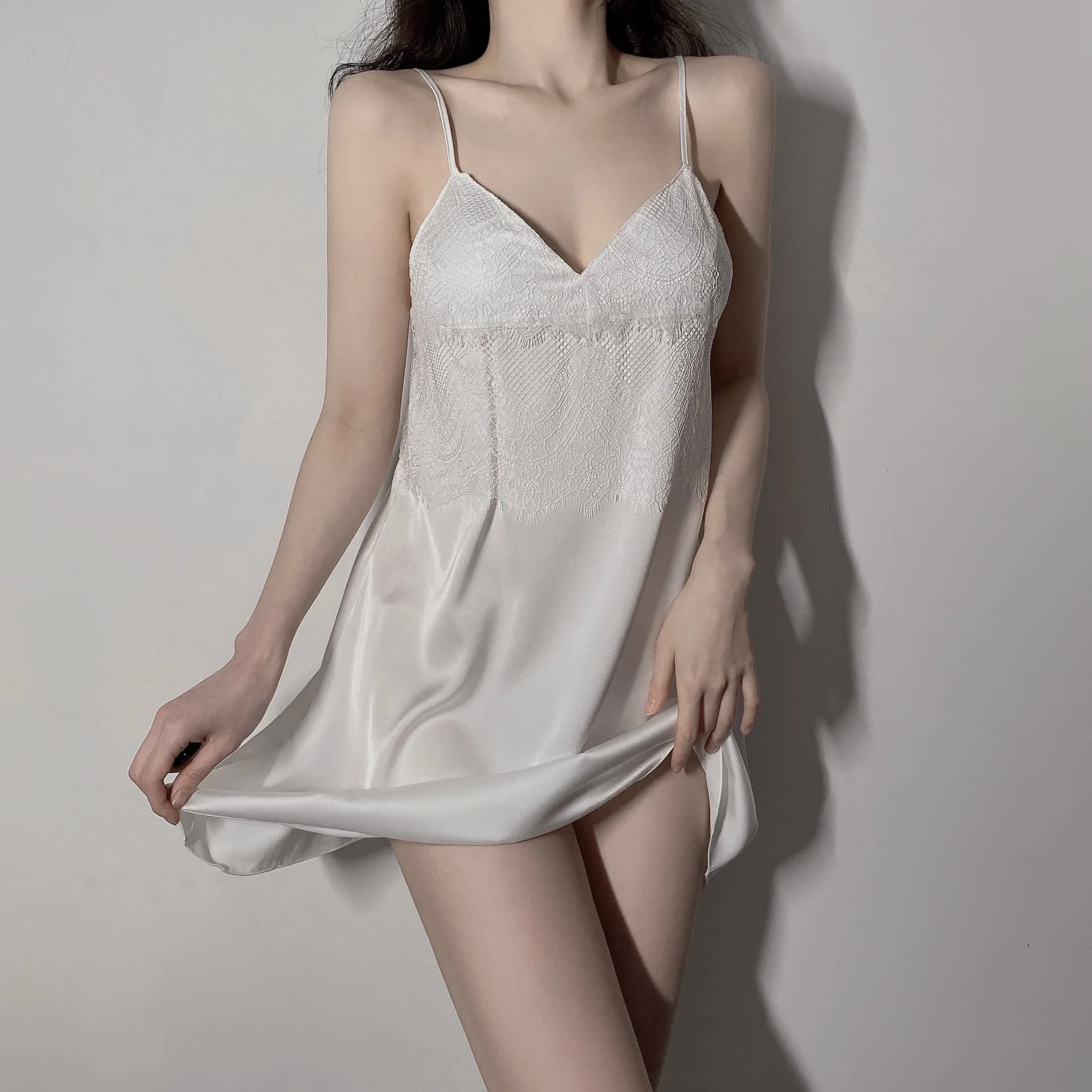 2022 Summer New Women Sleepwear Ice Silk With Chest Pad Nightdress Lace Backless Silk Strap Night Dress Home Clothes Homewear
2022 Summer New Women Sleepwear Ice Silk With Chest Pad Nightdress Lace Backless Silk Strap Night Dress Home Clothes Homewear