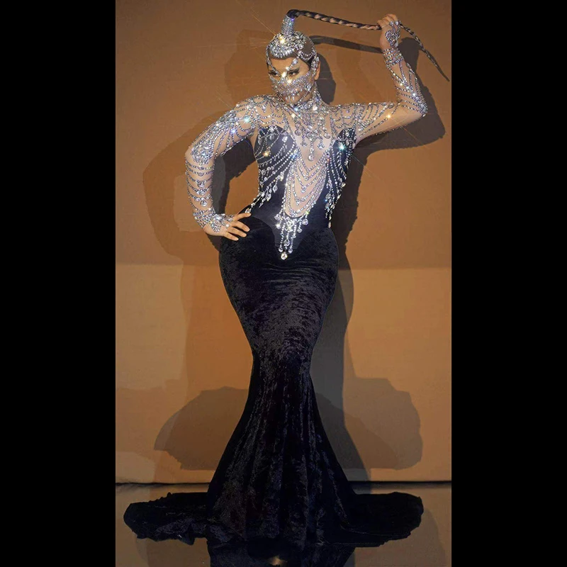 Deep V rhinestone black velvet dress birthday celebration party banquet evening dress concert ball singer's costume
Deep V rhinestone black velvet dress birthday celebration party banquet evening dress concert ball singer's costume