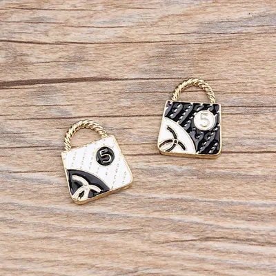 100pcs 18*23mm 5 word small bag with bow Alloy Jewelry Accessories New Drip Oil Finished Accessories
100pcs 18*23mm 5 word small bag with bow Alloy Jewelry Accessories New Drip Oil Finished Accessories