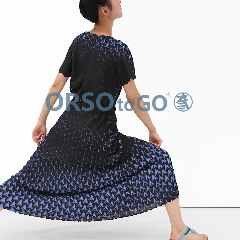 HOT SELLING Miyake fashion fold short sleeve o-neck SlimT-shirt+ pleated skirt Gradient suit IN STOCK
HOT SELLING Miyake fashion fold short sleeve o-neck SlimT-shirt+ pleated skirt Gradient suit IN STOCK