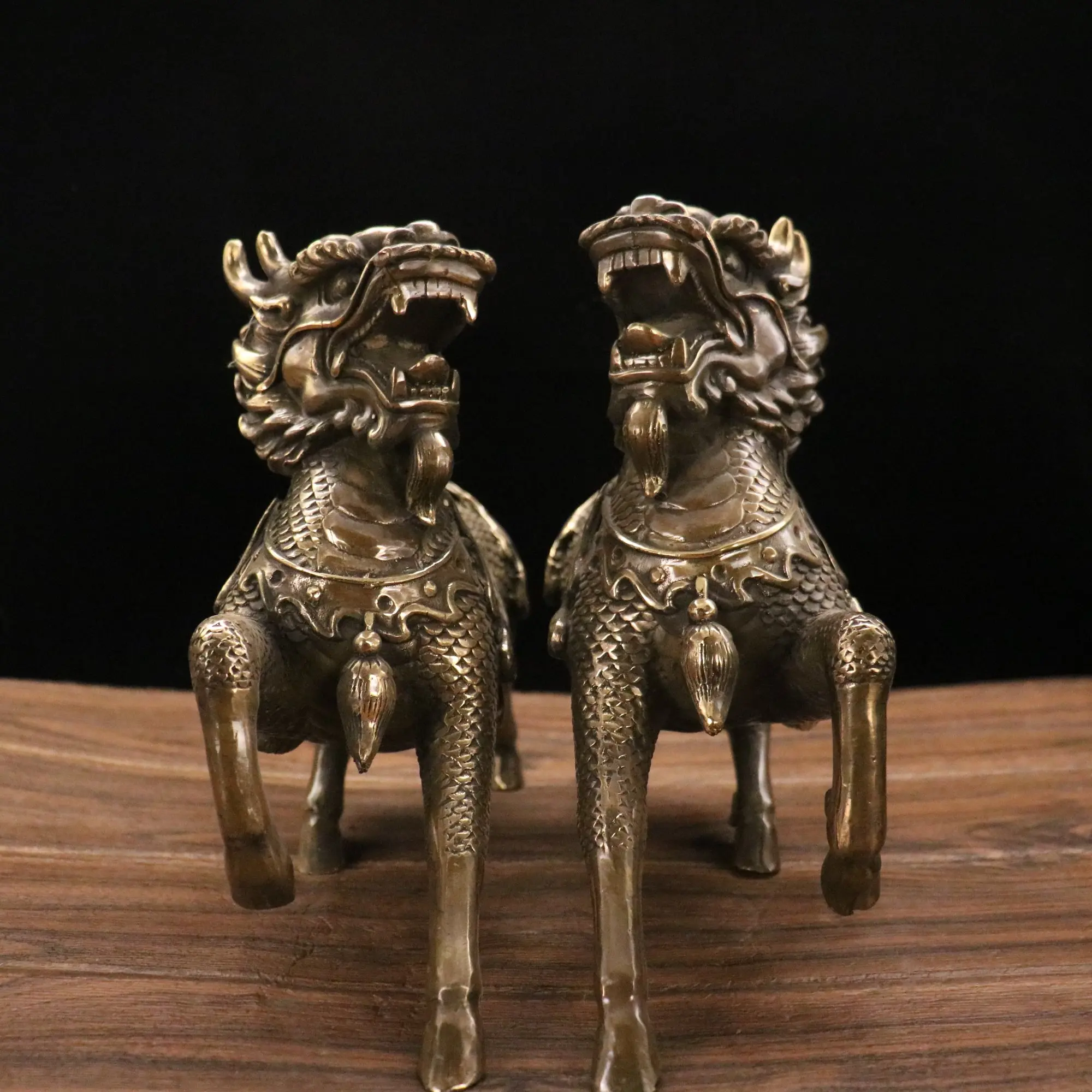 12"Tibetan Temple Collection Old Brass Patina Kylin Unicorn A Pair Mythical Beast Office Ornaments Town House Exorcism
12"Tibetan Temple Collection Old Brass Patina Kylin Unicorn A Pair Mythical Beast Office Ornaments Town House Exorcism