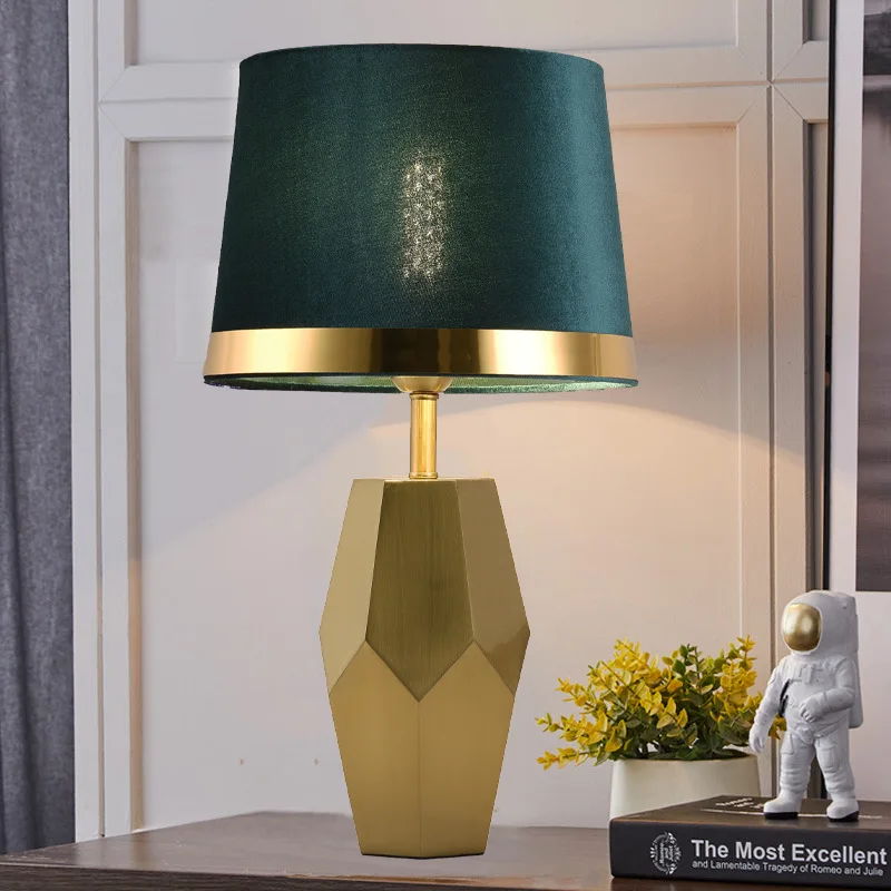 Modern Simple Personalized Table Lamp Light Luxury Wind Golden Bedroom Bedside Lamp Creative Post-Modern American Table Lighting
Modern Simple Personalized Table Lamp Light Luxury Wind Golden Bedroom Bedside Lamp Creative Post-Modern American Table Lighting