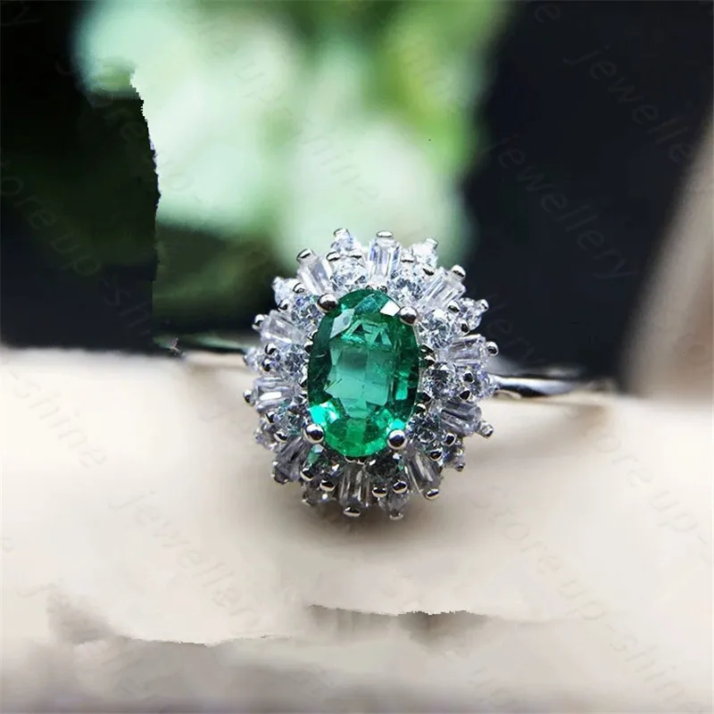 Natural emerald ring 925 silver ladies ring luxurious atmosphere dignified and elegant
Natural emerald ring 925 silver ladies ring luxurious atmosphere dignified and elegant